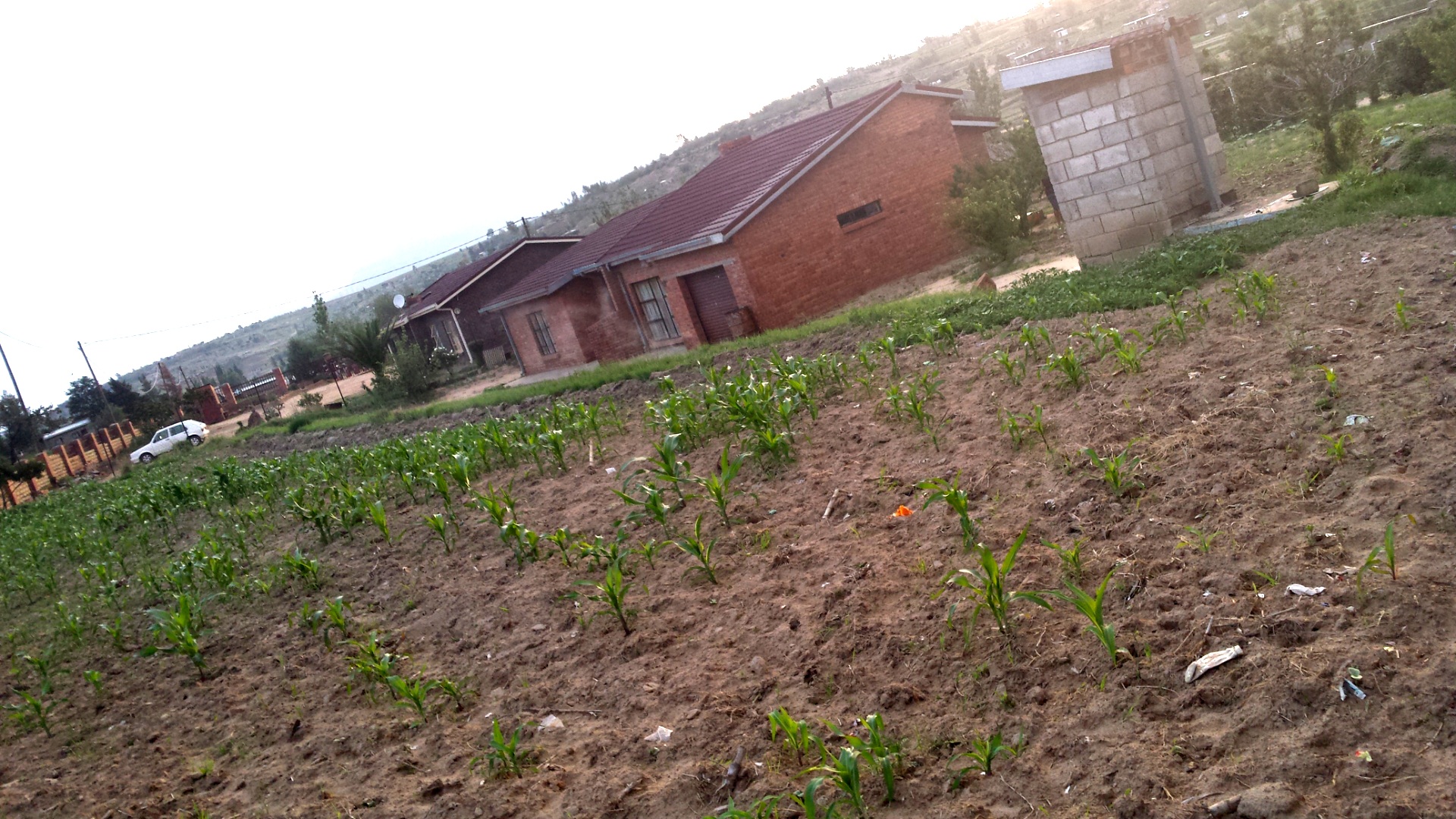 🛑3Bedroomed House for Sale
📍Mazenod Riverside
🕐 20minutes from Masianokeng
▪ 3Bedrooms not fitted
▪ 2 Bathrooms
-One with shower 🚿the other Bathtub🛁
▪Dining Room
▪Spacious Lounge
▪Kitchen with tap🚰
💡Electricity available
🚰Water Available
📄Lease available
▪Plot Size 1708sqm
💰Price: 1.3million negotiable