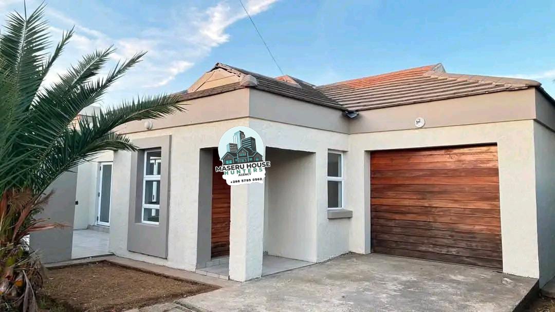 🏡STANDALONE HOUSE AVAILABLE FOR RENT🏡
📍Ha Thetsane, The Bridge Estate
Montly rent= 15k per month
Deposit is equivalent to Rent
🏡Particulars:
* 2 spacious bedrooms, both having morden buit-in wardrobes
* Guest bathroom
* Modern kitchen with top and bottom cabinets
* Open-plan lounge and dining area
* 1 detached bedroom with its own shower and toilet - ideal as staff quarters, a guest suite, or a home office
* Garage
* Located in a quiet, well-maintained estate with 24/7 gate security
•High parameter wall
•Automated gate.
Managing Agency: MASERU HOUSE HUNTERS AGENCY