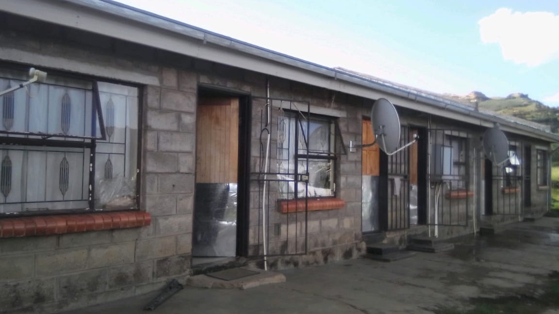 6 Units, Malaene in Sebothoane