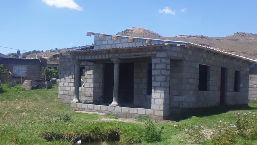 <p>Ntlo ena e so fele e fumaneha Linakotseng </p><p>Ke lerako la 3 bedrooms, bathroom le open plan ea sitting room le kitchen</p><p>Ho sa tsoa ruleloa haufinyane</p>