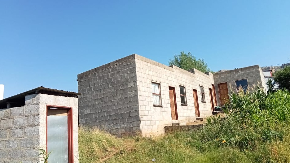 <p>This newly built property is at Maseru South, 5 singles, with electricity but no water at 220k. </p>