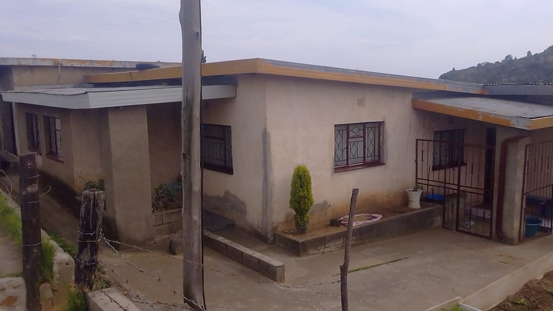 <p>We have this biig house at Upper Thamae Maseru.. ena le malaene: 4 double rooms as well as 7 single rooms..The house has four bedrooms, sitting room, dining room, a room taking you to the garage, 2 toilets and a bathroom, laundry room, pantry, kitchen and a passage.</p>