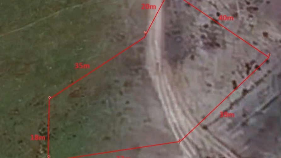 <p>Ts'imo ena e Ha Makhomo ha u qeta ho feta khorong tseleng e eang Metolong</p>